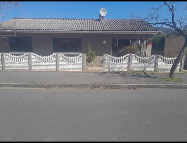 5 BEDROOM HOUSE FOR SALE IN CHARLESTON HILL